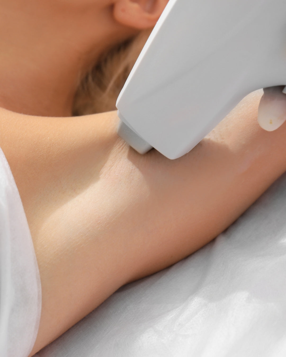 Depilação a laser profissional no Indi Beauty Estoril, tratamento estético para remoção permanente de pelos e pele mais suave.